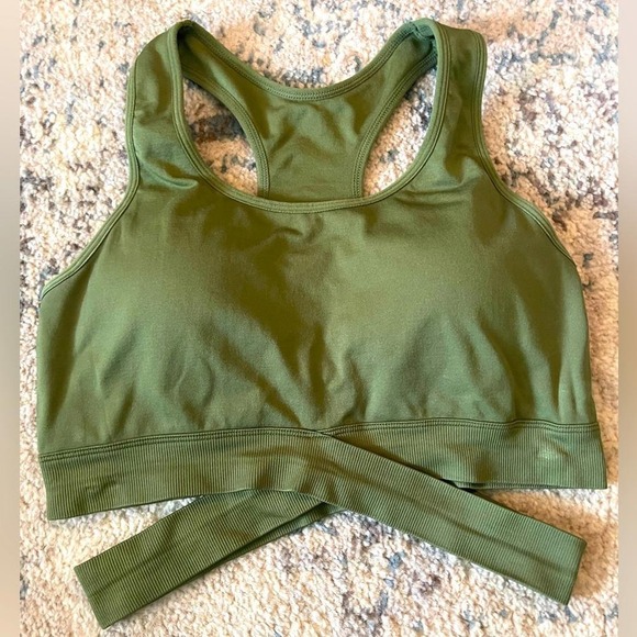 NVGTN Seamless Sculpt Seamless Bra Top Spandex Woman Fitness Size MEDIUM -‎ EUC - Picture 2 of 9